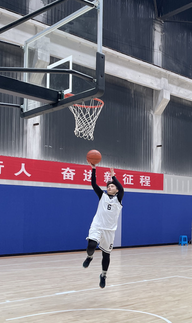 包含吉林队奋力拼搏，展现团队凝聚力的词条